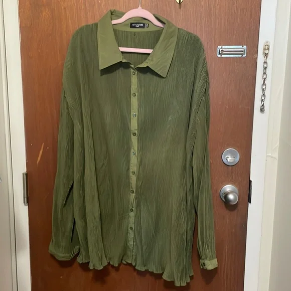 PrettyLittleThing Olive Ribbed Button-Front Shirt - Picture 4 of 11